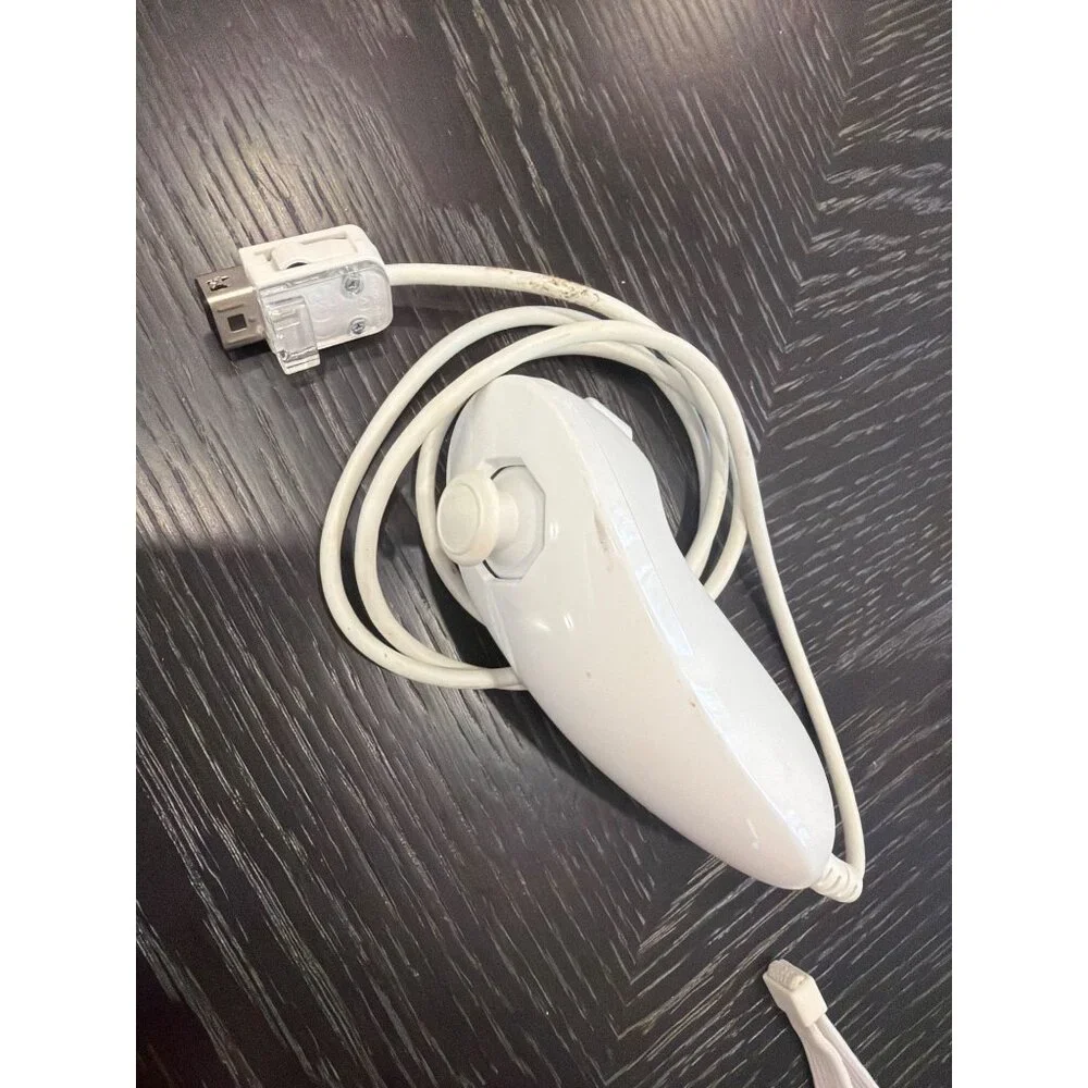 Nintendo Wii Console Bundle RVL-001 W/ Controllers Nunchuk Sensor Bar Silicone C